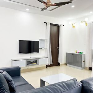 Modern 3 Bedroom Spacious Apartment In Kochi Exterior photo