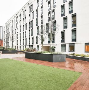Raffles House Apartments - IQ Sterling Court Londres Exterior photo