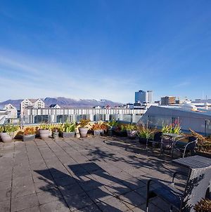 Penthouse Apartment With Panasonic Mountain View Reykjavik Exterior photo