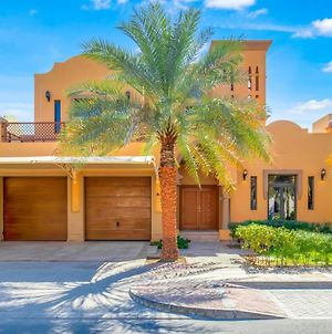 Fam Living - Palm Jumeirah - Beach Villas With Private Pool Dubaï Exterior photo