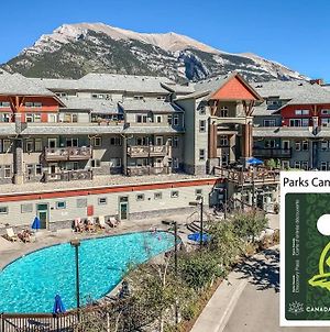 Modern & Bright With Panorama Views, 2 Bedrooms, 4 Beds, Heated All-Year Outdoor Pool, Hottub, Balcony, Banff Park Pass Canmore Exterior photo