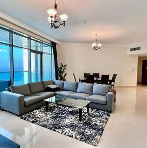 Appartement Luxurious Sea View - Beach Front à Ajman Exterior photo