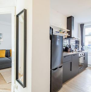 Schickes Zwei Zimmer Apartment Kostenl Parkm Auf Der Strasse Hambourg Exterior photo