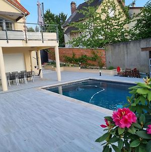 Appartement Ravissant Studio avec piscine privée et jardin à Rueil-Malmaison Exterior photo