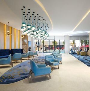 Avani Muscat Hotel & Suites Exterior photo