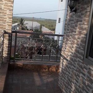 Villa Ot&A à Freetown Exterior photo