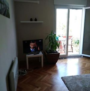Apartment Five Minutes From City Center Pula Exterior photo