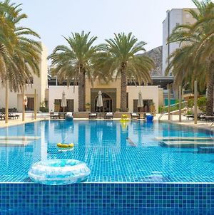 Sheraton Oman Hotel Mascate Exterior photo