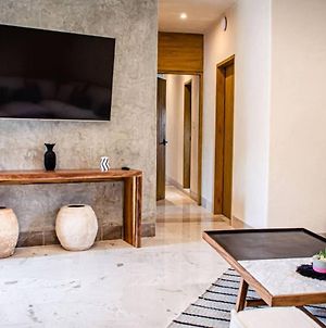 Modern 2 Bedrooms Apartment Steps From The Beach Playa del Carmen Exterior photo