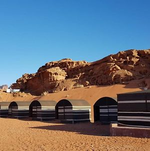 Hôtel Golden Sands Camp à Wadi Rum Exterior photo