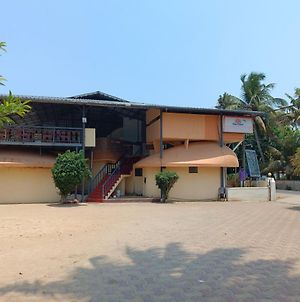 Baywatch Beach Homes Kochi Exterior photo