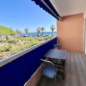 Appartement Charming 27 M With Terrace And Sea View à Fréjus Exterior photo