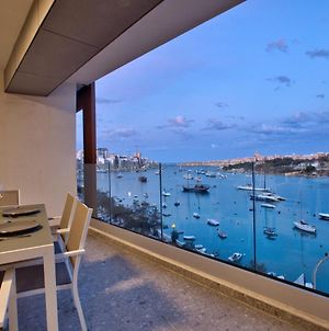 Sea Front Spacious Valletta Views Apartments Sliema Exterior photo