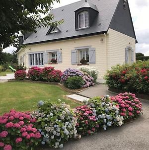 Villa Jolie Maison Avec Piscine Couverte Chauffee à Verneusses Exterior photo
