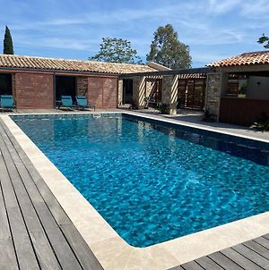 Magnifique villa avec piscine au coeur des vignes Cogolin Exterior photo