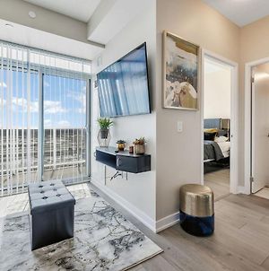 Appartement Luxurious And Cozy 1 Bed/Ug Parking à Vaughan Exterior photo