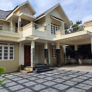 Sindhooram Modern Luxurious Villa Kochi Exterior photo