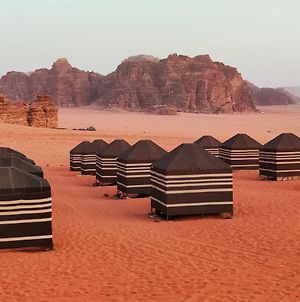 Hôtel Desert Local Camp à Wadi Rum Exterior photo