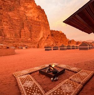 Hôtel Stargazing Camp & Tours à Wadi Rum Exterior photo
