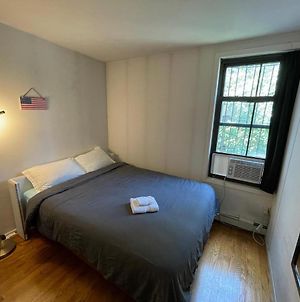 Room At Great Townhouse With Garden In Williamsburg #8 New York Exterior photo