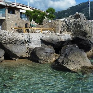 Black Rocks Family, Luxury Seafront maisonette Agios Gordios  Exterior photo