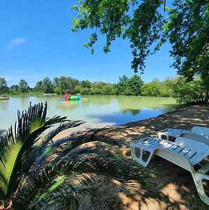 Camping Le Chene Du Lac Bayas Exterior photo