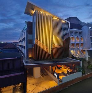 Hôtel Fairfield By Marriott Bali South Kuta à Kuta Lombok Exterior photo