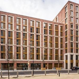 Stunning Deluxe Studio Apartments At The Valentine In London Ilford Exterior photo