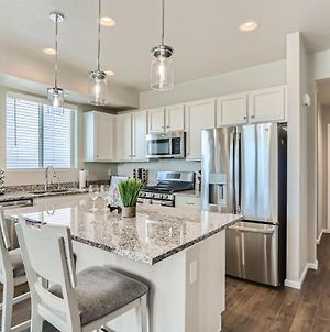 Brand New Townhome With King Suite Near Dia Denver Exterior photo