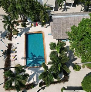 Lime N Soda Beachfront Resort Thong Sala Exterior photo