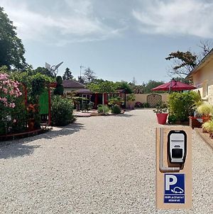 maison calme avec parking gratuit Saint-Medard-de-Guizieres Exterior photo