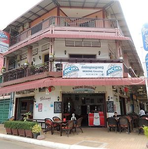 Mekong Crossing Guesthouse - Restaurant & Pub Kompong Cham Exterior photo