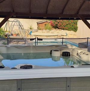 Pool House Avec Piscine Et Spa - Residence Privee Milhaud Exterior photo