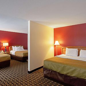 Econo Lodge Inn & Suites Wisconsin Dells Exterior photo