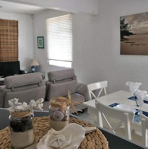 Kaspoz Entire Holiday Home - Private Garden & 5 Mins Walk To The Beach Mont-Choisy Exterior photo