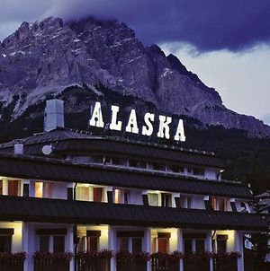 Room In Hotel Alaska Cortina dʼAmpezzo Exterior photo