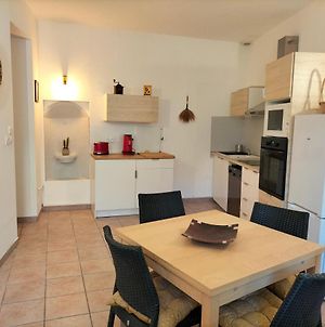 Appartement Entre Voyages Et Occitanie à Vers-Pont-du-Gard Exterior photo