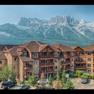 Falcon Crest Lodge Canmore Exterior photo