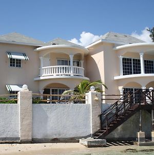 Villa Triplets On The Bay à Montego Bay Exterior photo