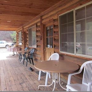 Hôtel Bear Creek Cabins à Midpines Room photo