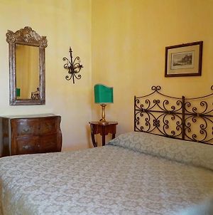Bed And Breakfast Riviera Di Chiaia Turrisi Naples Room photo