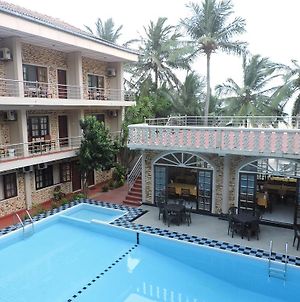 Oasis Beach Resort Negombo Exterior photo