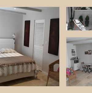 Appartement Studio Couleur Camargue Intra-Muros Free parking à Aigues-Mortes Room photo
