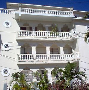 Bethel Court Guesthouse Montego Bay Exterior photo