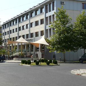 Hotel Ustra Kŭrdzhali Exterior photo