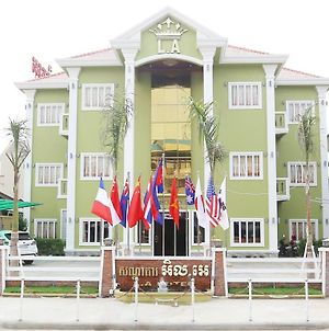 L.A Hotel Battambang Exterior photo