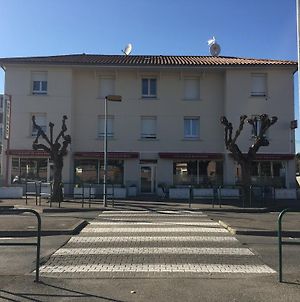 Hôtel Le Logis Dauphinois à Roussillon  Exterior photo