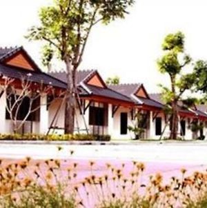 Bangrak Resort Nakhon Sawan Exterior photo