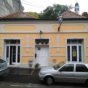 Varad Inn Hostel And Cafe Novi Sad Exterior photo