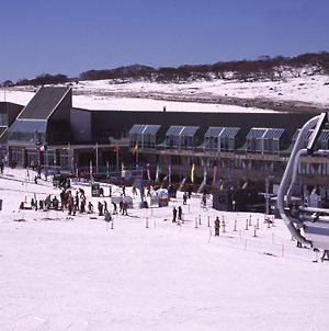 The Perisher Valley Hotel Exterior photo